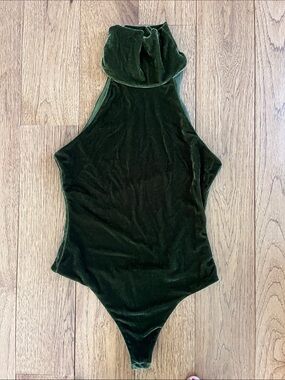 Lovers and Friends XS green velvet bodysuit